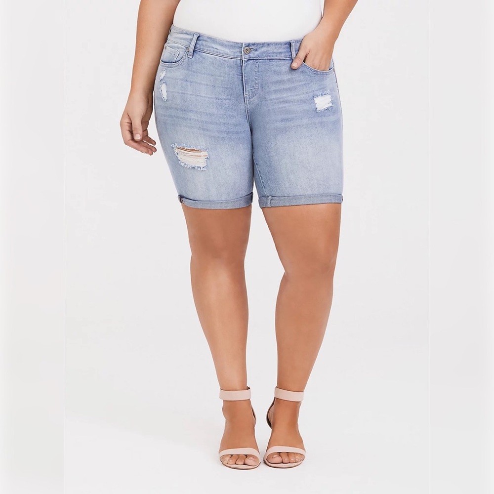 TORRID Classic Mid Rise Bermuda Shorts (26)